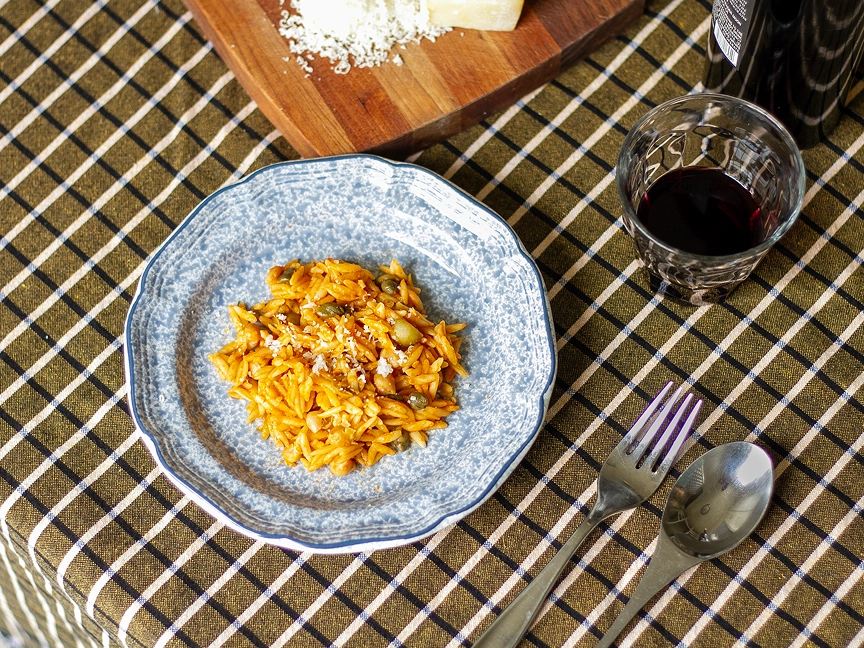 Olive and orzo pasta with wine